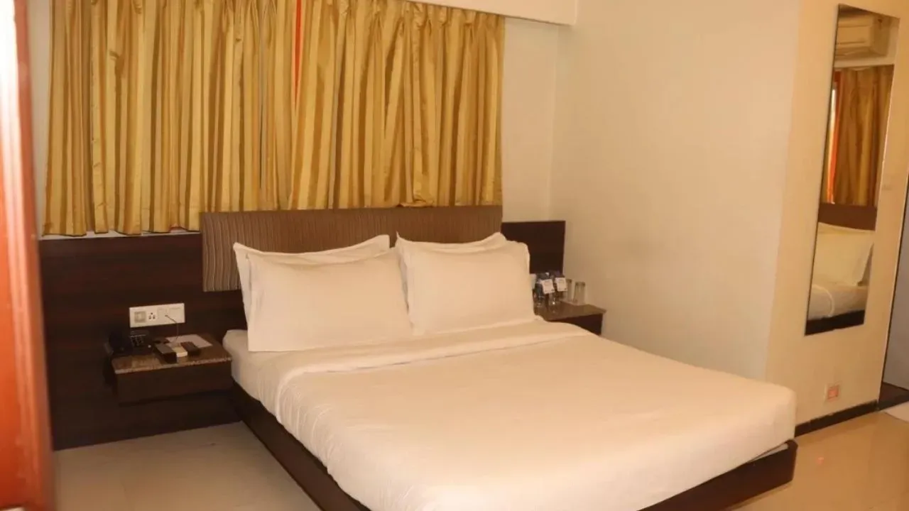 cosy 3-star hotel room