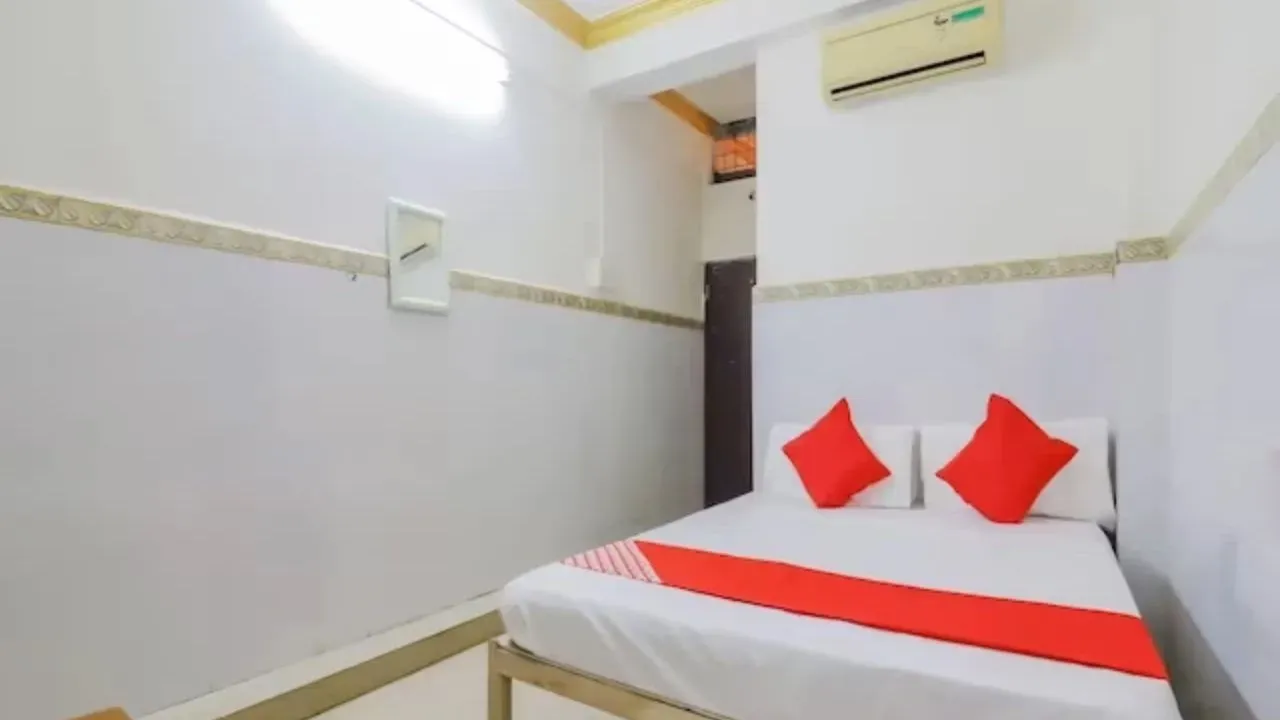 Hotel Metro Lodge, near Charminar