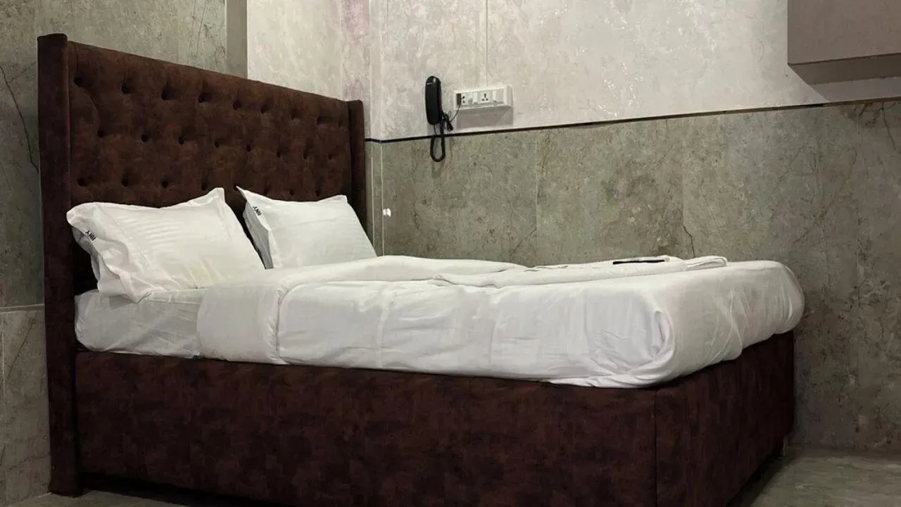 Hotel New York, Mahda, Andheri