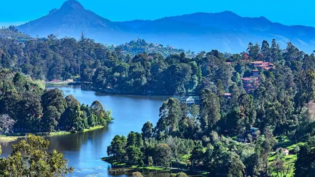 Amazing view of a lake in Kodaikanal and the surrounding hill ranges.