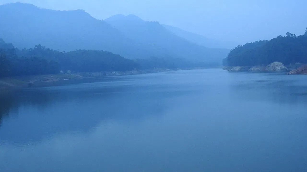 Charming views of surrounding hills from the Mattupetty Dam waters.