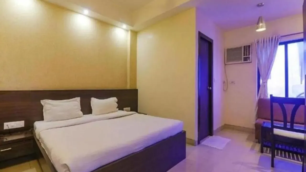 Shelter Hotel, Charbagh