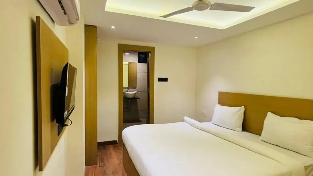 Silvotel Stays by Bizzgrow Hotels, Kibe Compound