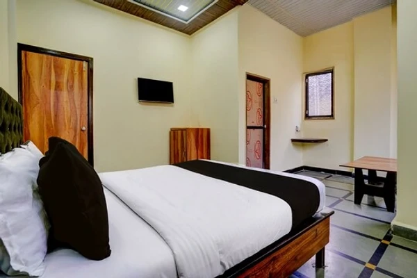 hotel in polo main road, abhapur for couples - hotel royal inn ulhasnagar