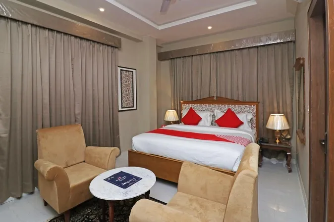 couple hotels in hotel c1 noosa agra