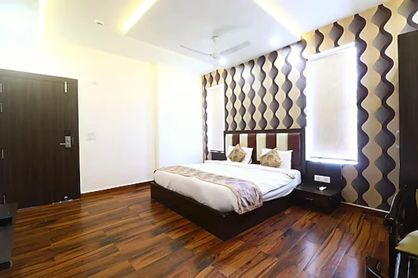 cheap and best hotels in hotel taj venture agra