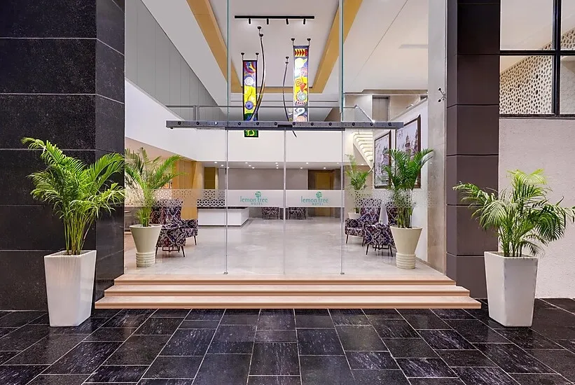 hotel with free parking in kailash vihar, agra - lemon tree hotel agra