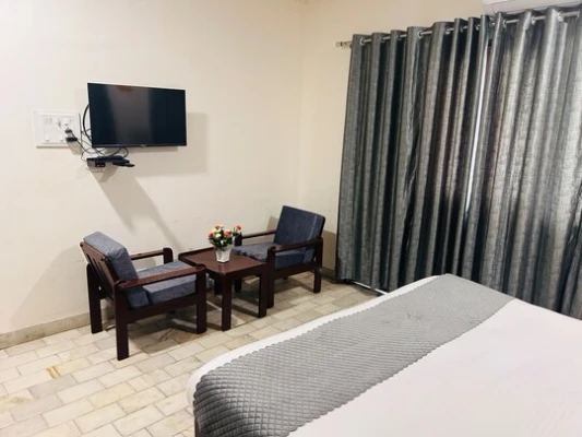 hotel with meeting room in naroda, ahmedabad - hotel 7 cr