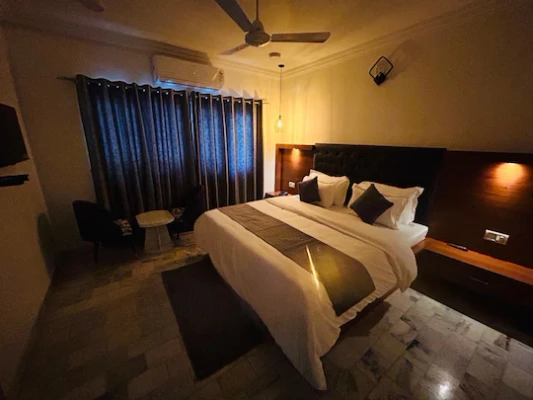 hotel with meeting room in naroda, ahmedabad - hotel 7 cr