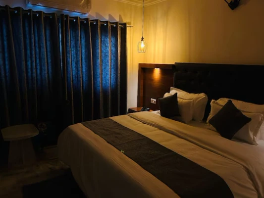 hotel with bar in naroda, ahmedabad - hotel 7 cr