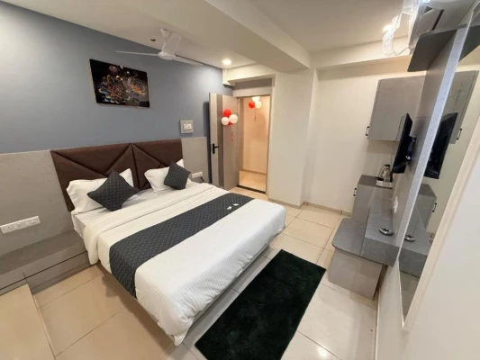 jacuzzi hotel in janta nagar, ahmedabad - hotel apple lake