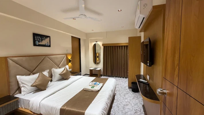 hotel with swimming pool in bodakdev, ahmedabad - hotel belle view ahmedabad