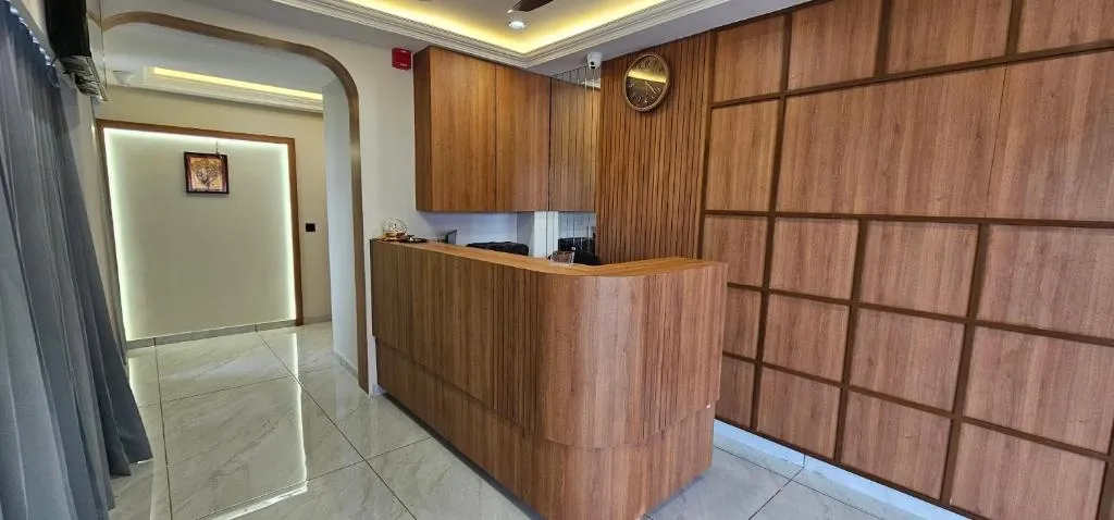 3 star hotel in vaishnodevi circle, ahmedabad - hotel deluxe inn