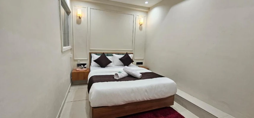 luxury hotel in hotel deluxe inn ahmedabad
