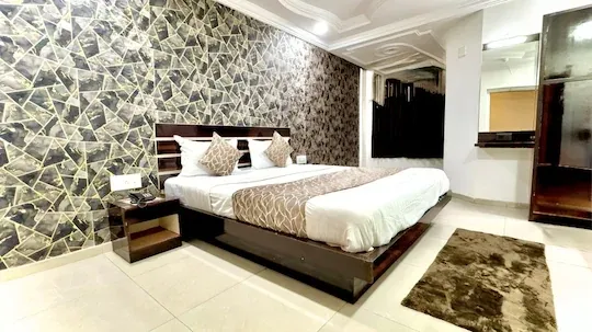 4 star hotels in hotel dev palace ahmedabad