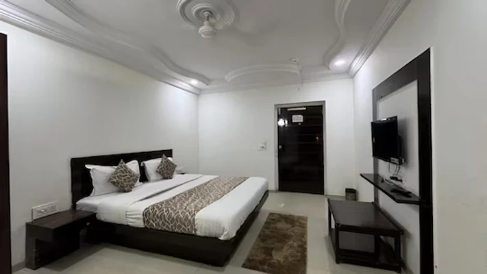 family hotel with pool in naroda, ahmedabad - hotel dev palace