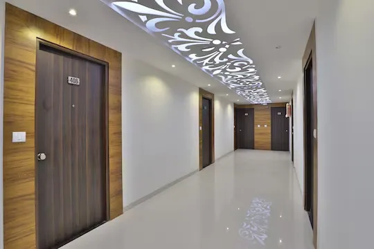 best hourly stay in hotel hill city ahmedabad