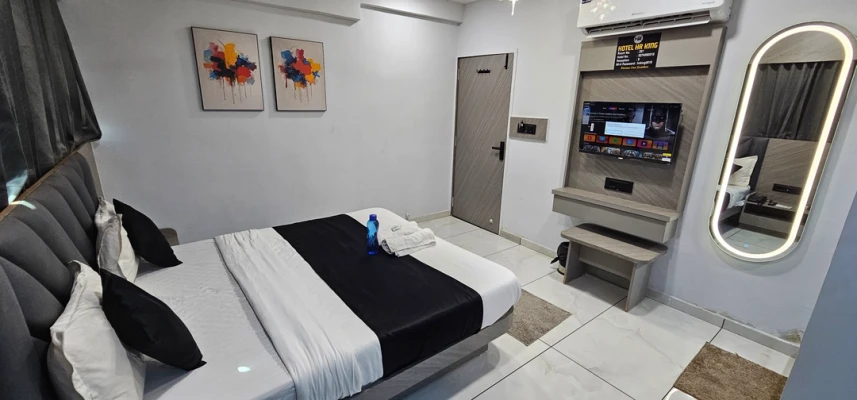 couple hotels in hotel hr king ahmedabad