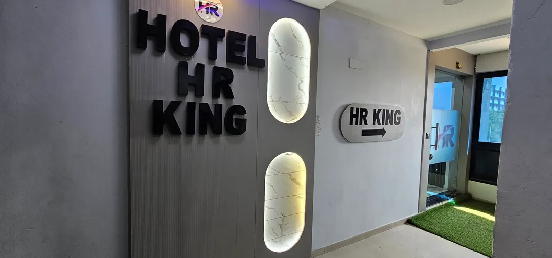 luxury hotel in hotel hr king ahmedabad