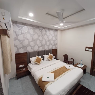 hotel in vastrapur, ahmedabad for family - hotel leela palace