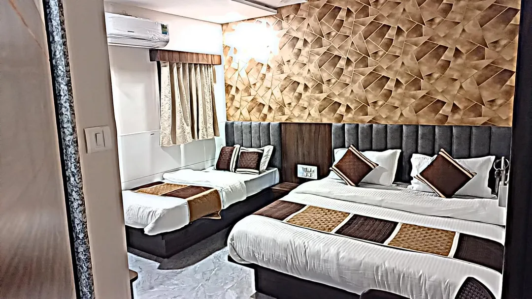 hotel with gym in vastrapur, ahmedabad - hotel leela palace