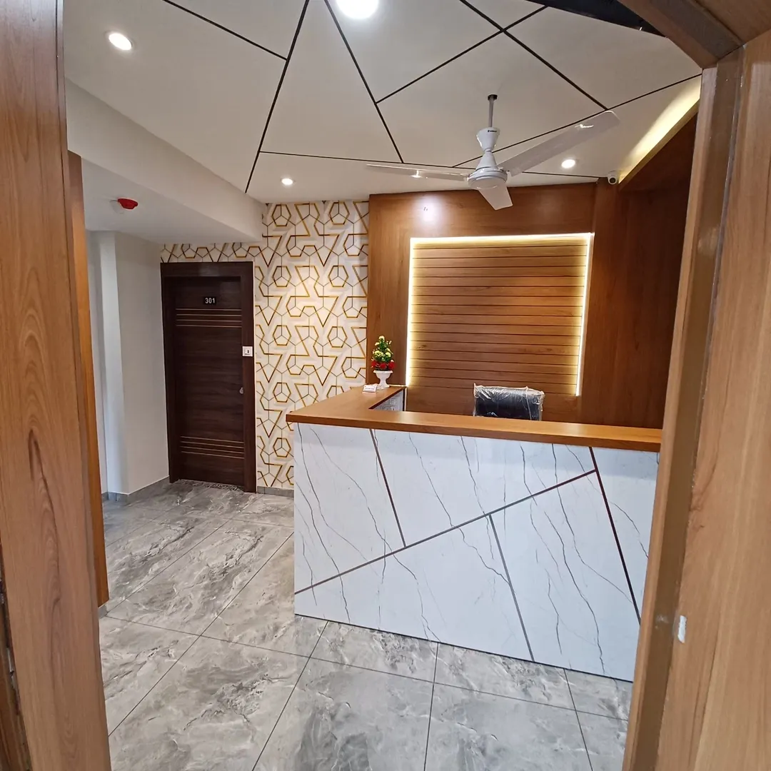 hotel with party hall in vastrapur, ahmedabad - hotel leela palace