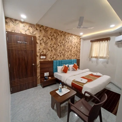 hotel room booking in vastrapur, ahmedabad - hotel leela palace