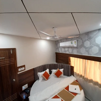 jacuzzi hotel in vastrapur, ahmedabad - hotel leela palace