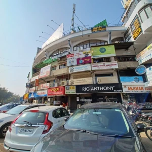 hotel with free parking in vastrapur, ahmedabad - hotel leela palace