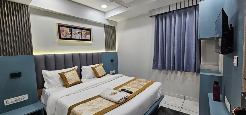 hotel with meeting room in naranpura, ahmedabad - hotel maan palace