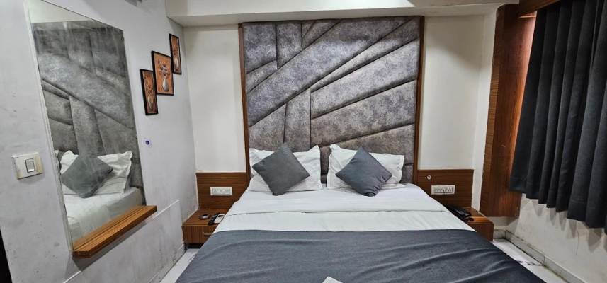 best hourly hotels in hotel new kunj villa ahmedabad
