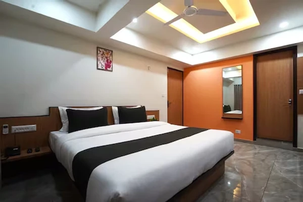 hotel with free parking in naranpura, ahmedabad - hotel orange tree
