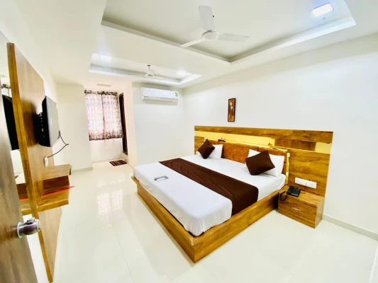 business travel hotels in hotel paradise ahmedabad