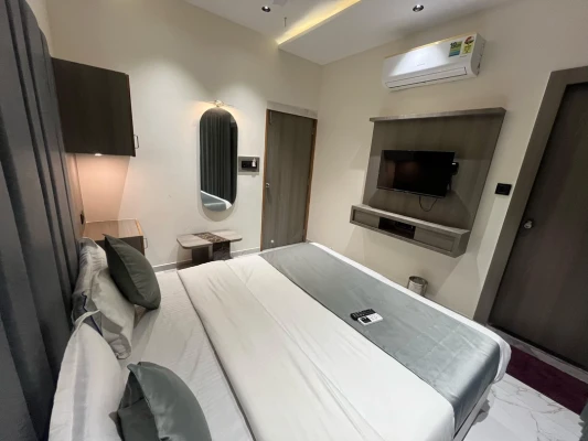 hotels for couple in hotel pulse town ahmedabad