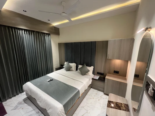 hotels for unmarried couples in hotel pulse town ahmedabad