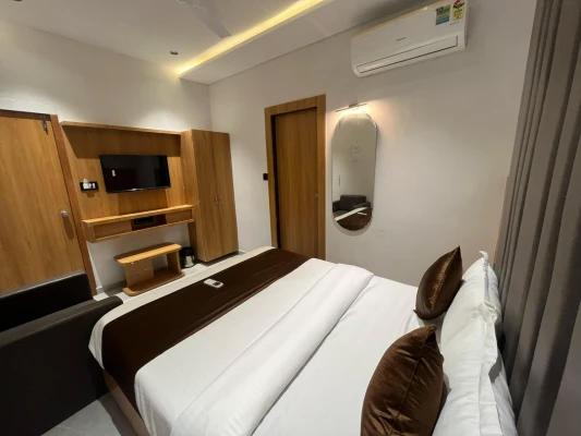 5 star hotels in hotel pulse town ahmedabad