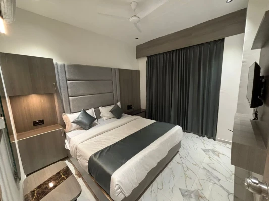 hotel with party hall in sardarpatel nagar, ahmedabad - hotel pulse town