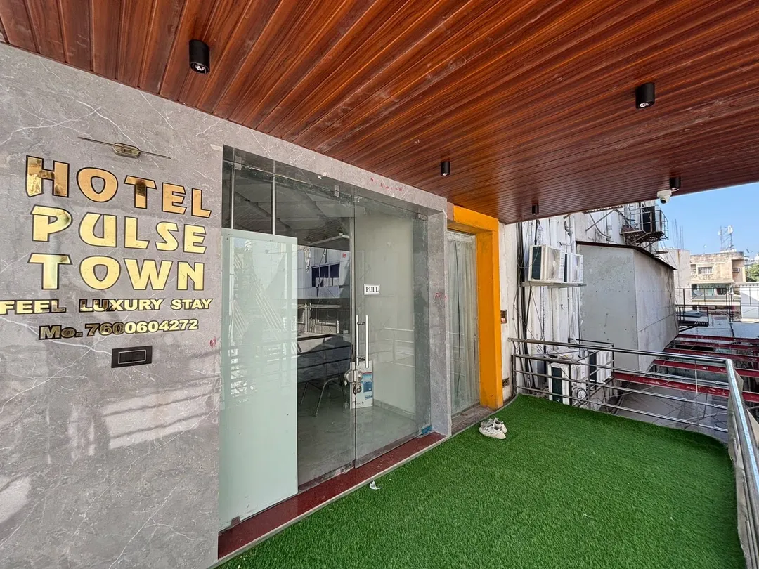 five star hotels in hotel pulse town ahmedabad