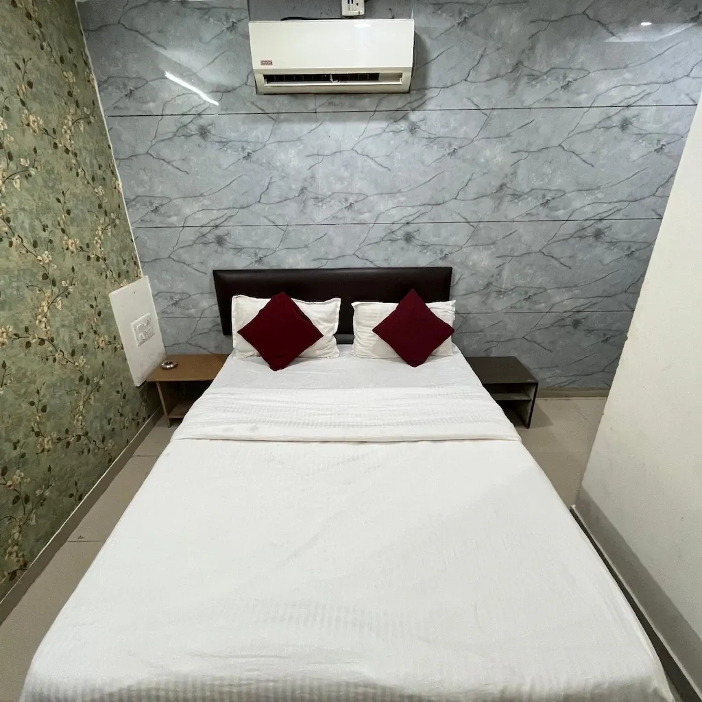 top hotels in hotel radhe kudasan ahmedabad