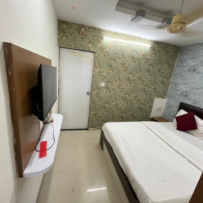 hotel with banquet hall in gandhinagar, ahmedabad - hotel radhe kudasan