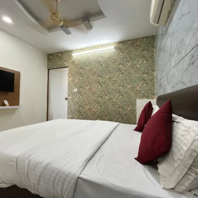 online room booking in gandhinagar, ahmedabad - hotel radhe kudasan