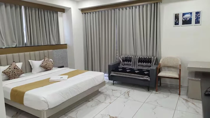hotel with free parking in hanspura, ahmedabad - hotel rose gold