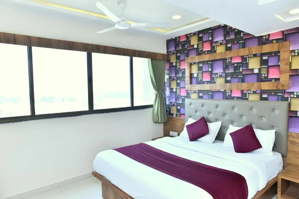 hotel with meeting room in parvati nagar, ahmedabad - hotel royal king by sky stays