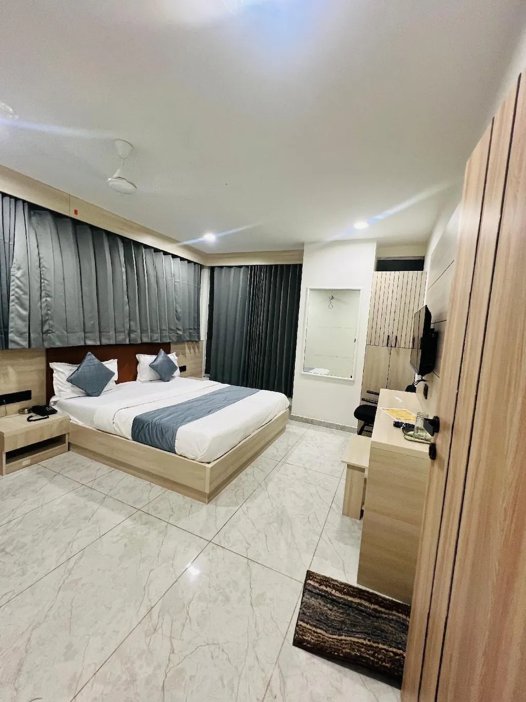 online room booking in sabarmati, ahmedabad - hotel royal view