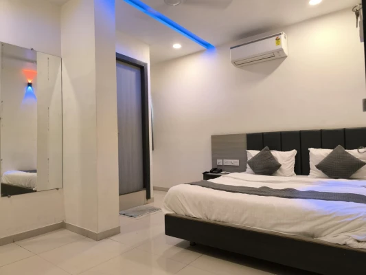 hotel in bodakdev, ahmedabad for couples - hotel selfie inn