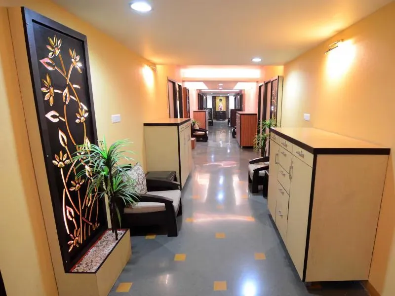 luxury hotel in hotel shivalik inn ahmedabad