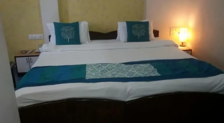 hotel room booking in char rasta, ahmedabad - hotel signature