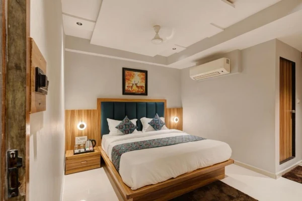 budget hotel in vaishnodevi circle, ahmedabad - hotel sparsh town