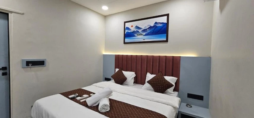 hotel with free parking in sanand, ahmedabad - hotel velvet vista