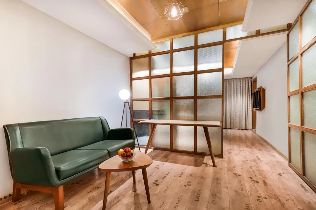 hotel with swimming pool in ashram road, ahmedabad - keys select by lemon tree hotels gandhi ashram ahmedabad